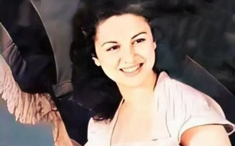 هذه الطفلة التي ظهرت مع فاتن حمامة في أحد الأفلام هي أبنتها الحقيقة .. والمفاجأة في اسمها وكيف أصبحت بعدما كبرت؟ | شاهد الصور