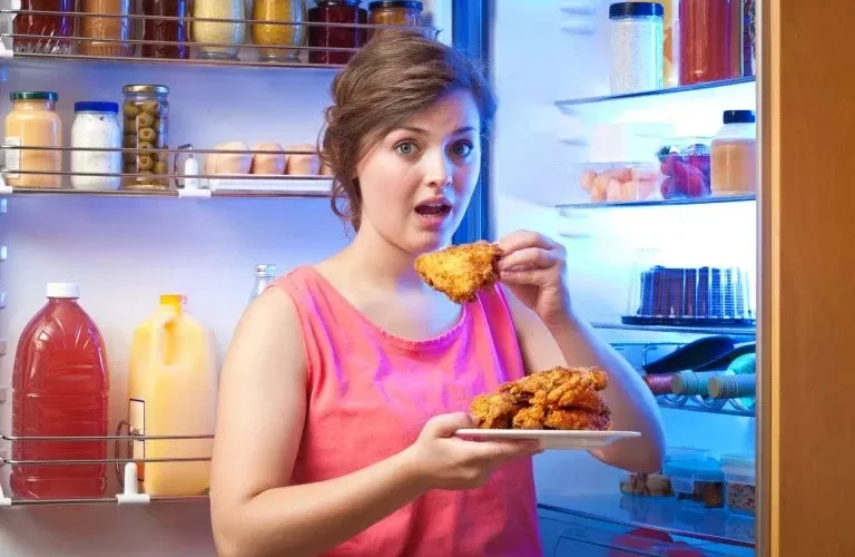 ثبت علمياً : بأن التوقيت الخاطئ لتناول هذه الوجبة سبب رئيسي في حالات الموت المفاجئ