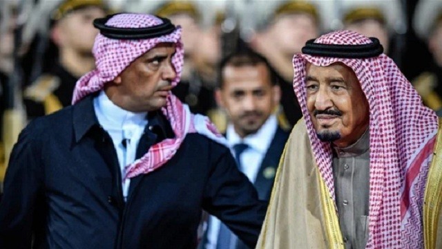 فيديو .. تعرف على ما قاله الملك سلمان وولي العهد لأسرة اللواء الراحل عبدالعزيز الفغم في العزاء