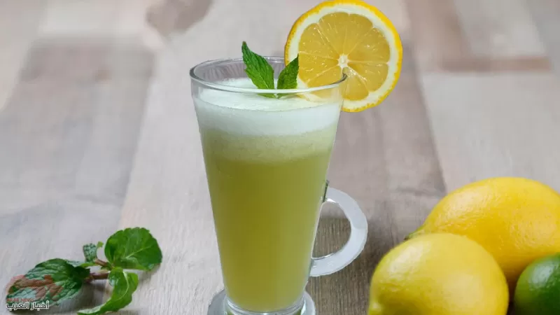 هذا ما يفعله كوب من عصير الليمون في الدم عند تناوله بعد كل وجبة