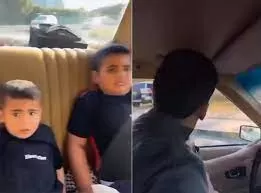 شاهد مراهق يصدم الكويتيين بما فعله بطفلين في السيارة وأدخل في قلوبهم الرعب