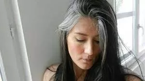 مكون طبيعي موجود في كل بيت يخفي الشيب والشعر الأبيض دون أي تعب وخلال دقائق