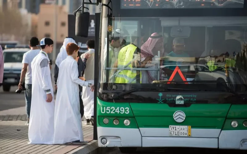 السعودية تعلن منع هذه الفئات من استخدام النقل العام بشكل نهائي
