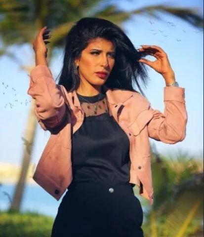 شاهد: الفنانة السعودية أروى عمر تثير الجدل بـ إعلانها وترويجها للقات