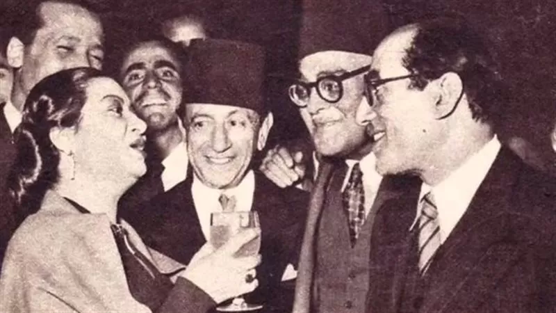 بعض من اسرار حياة كوكب الشرق .. هذا ما فعله القصبجي بأم كلثوم ان ان منعته من  تقبيلها وهددها ان ينسفها ويمحيها من الوجود وكيف رضخت له بعدها