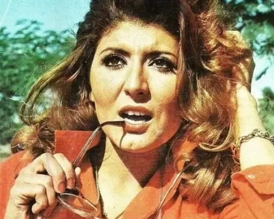 سهير رمزي تكشف كيف احتال عليها رشدي اباظة بقطعة شوكلاتة ثم اخذ منها كل ما يريد اماام الكاميرا وخلفها