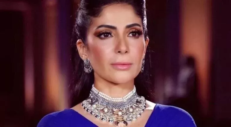 منى زكي تكشف حقيقة خلع ملابسها الداخلية السفلية في “أصحاب ولا أعز “