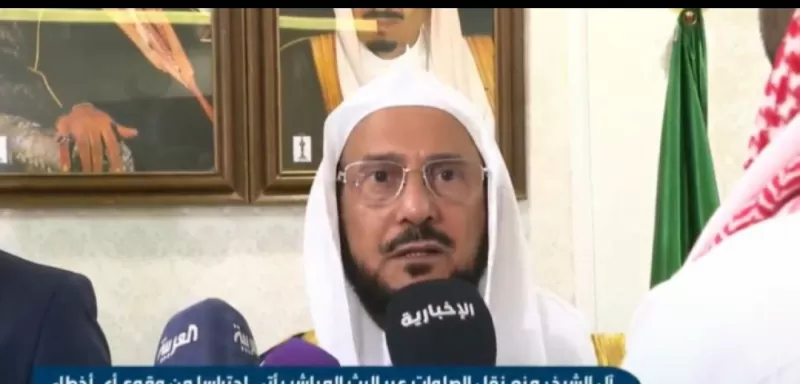 شاهد بالفيديو كيف برر وزير الشؤون الإسلامية السعودي منع بث الصلوات في رمضان