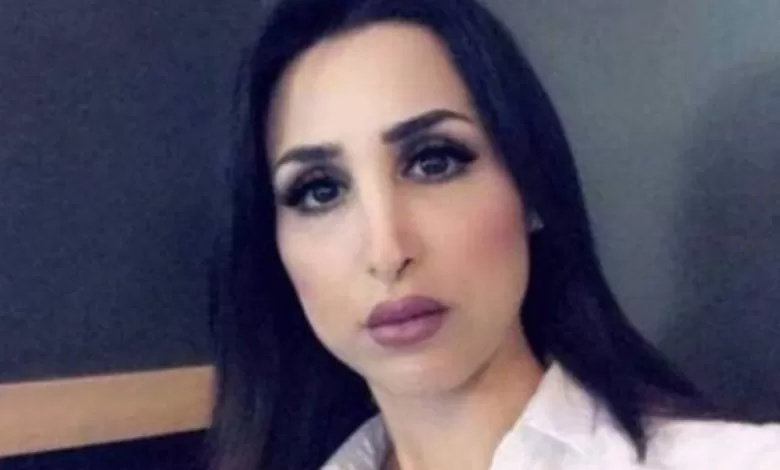 فتاة سعودية تصور هند القحطاني وهي تمشي في الشارع بالسر بدون مكياج وما ظهر اشعل السعودية