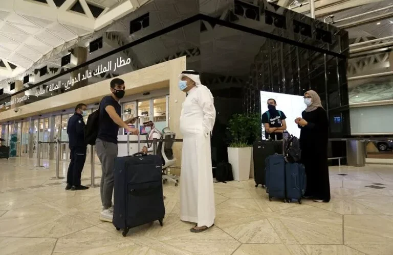 الطيران المدني السعودي يعلن عن حقوق جديدة للمسافرين تضمن انصافهم من شركات الطيران المتأخرة في مواعيدها وهذا ما سيحصل عليه كل مسافر وللأطفال معاملة خاصة
