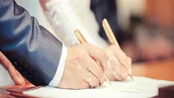 تفاصيل أمر ملكي بوقف اصدار اي موافقة لزواج السعودي من أجنبية .