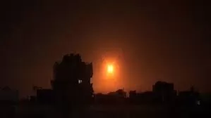 شاهد: الصاروخ الصيني في سماء دولة عربية يشعل ليلها بنيرانه .. صورة