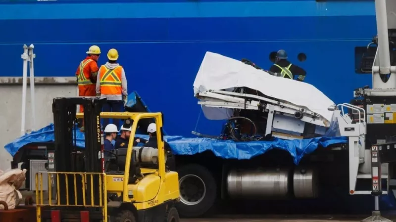 شاهد: لحظة انتشال بقايا حطام الغواصة “تيتان”