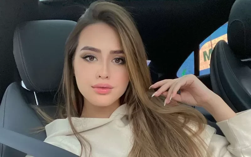 القصة الكاملة .. شاهد زواج عارضة ازياء يمنية وهي حامل