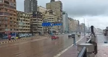 فيديو مذهل من مدينة الإسكندرية بمصر لأمواج بحر كالجبال