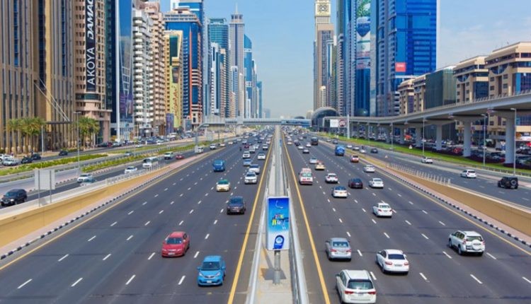 السجن لعامل توصيل بدبي.. وهذا ما حدث مع المرأة الأوروبية