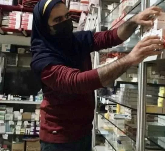 إجبار ”الرجال” في إيران على ارتداء الحجاب الأسود داخل هذه المنشآت الحكومية والخاصة! (صور)