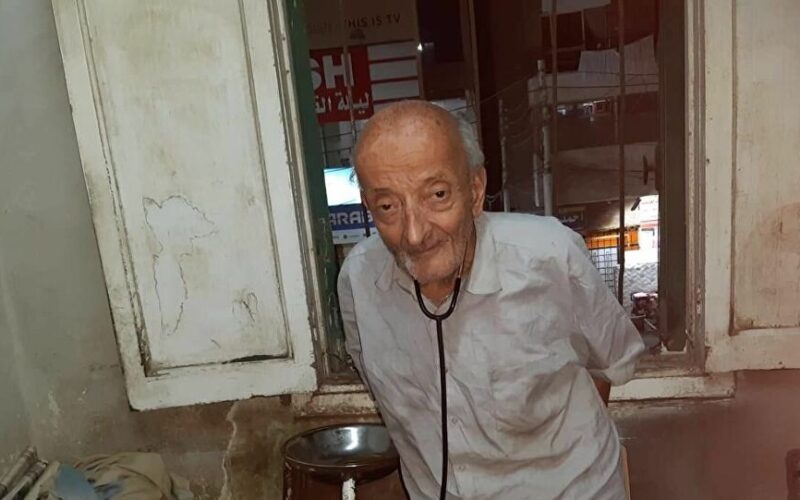 تفاصيل اللحظات الأخيرة في حياة طبيب الغلابة.. فيديو