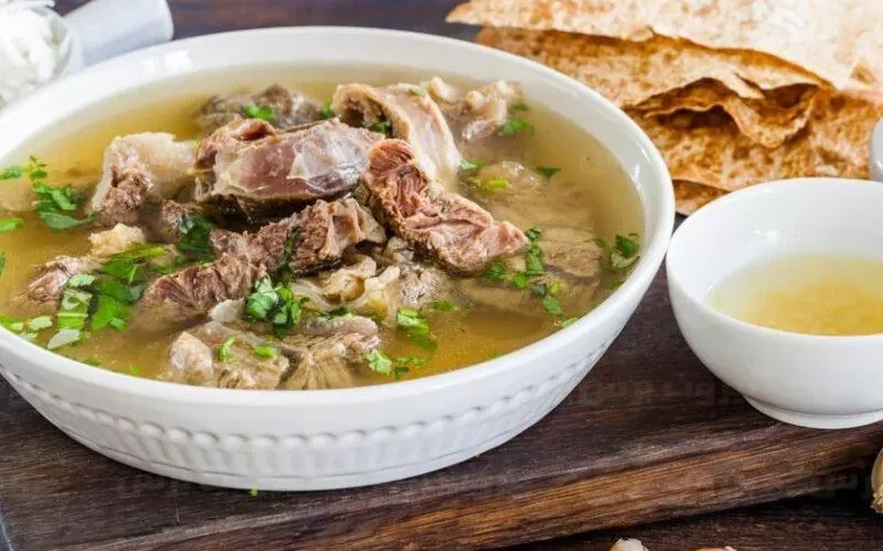 لهذا السبب يجب وضع نواة التمر مع اللحمة والكوارع عند طبخها والنتيجة مذهلة.