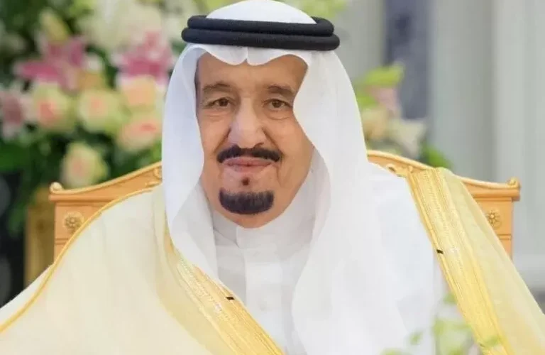 تمديد صلاحية الإقامات وتأشيرات الخروج والعودة وصلاحية تأشيرات الزيارة آليًا دون رسوم أو مقابل مالي