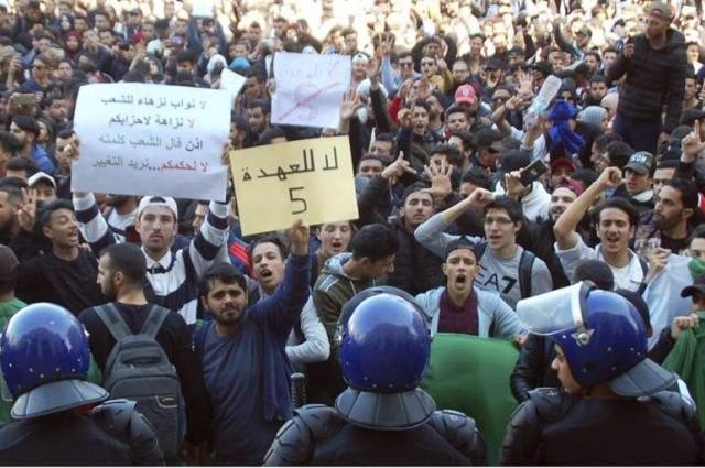 بدولة عربية.. إقالة وزير بعد أيام من تعيينه بسبب جنسيته الثانية