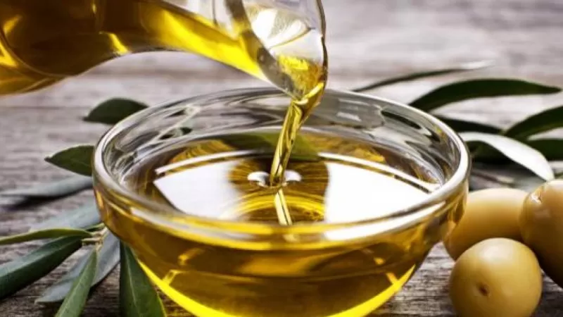 هذا ما يحدث لك عند المضمضة بزيت الزيتون كل صباح