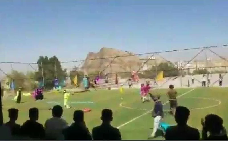 الشيخ ”الحجوري ” يصدر فتوى بشأن برنامج مسابقة بين النساء والرجال سيعرض على قناة السعيدة برمضان