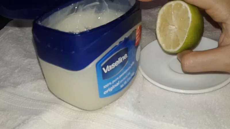 ثلاثة استخدامات مذهلة للفازلين في العلاقة الحميمة