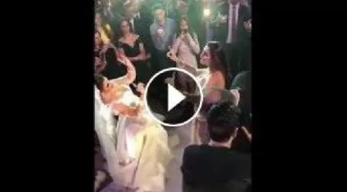 بالفيديو: عروسة تنافس الرقاصة بوصلة رقص ساخنة ادهشت الحاضرين وجعلت العريس لا يتمالك نفسه ويقوم بهذا العمل امام الجميع