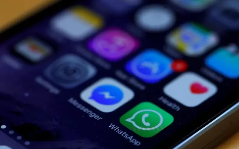 ظهور هذه العلامة في تطبيق « واتساب » تعني أنك مراقب وهناك من يتجسس عليك .. هذا ما يجب عليك فعله فوراً لتأمين جهازك؟