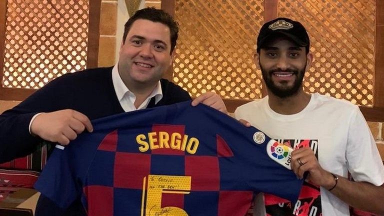 صورة لعبدالله عطيف لاعب نادي الهلال من داخل الحجر الصحي المنزلي (شاهد)