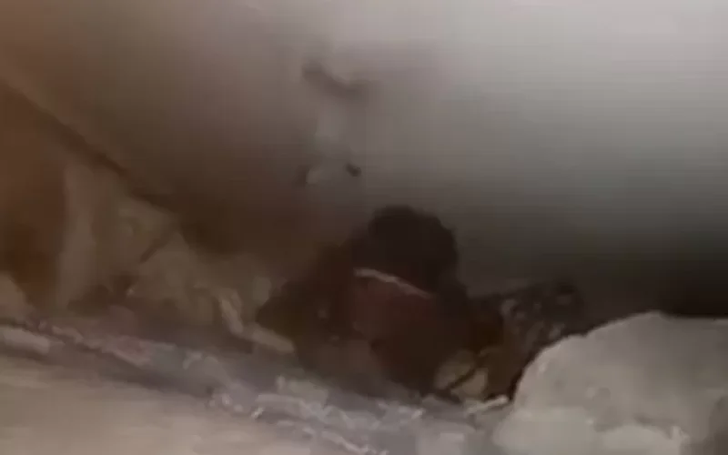 ” أريد أتوضأ وأصلي” .. شاهد.. فيديو مؤثر لمسن سوري محتجز أسفل أنقاض منزله جراء الزلزال المدمر