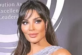 بأفخاذ مغرية وصدر ناري ..نادين نجيم بفستان أسود قصير جداً أشعلت مواقع التواصل الاجتماعي بجراتها..