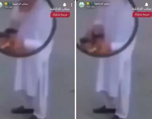 فيديو صادم لما فعله عامل توصيل طعام بالطلب قبل تسليمه للعميل .. شاهد