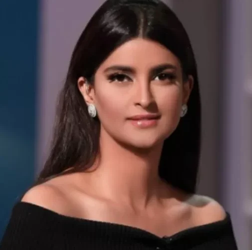 مذيعة قناة الجزيرة علا الفارس في موقف محرج امام زوجها بعد تسريب تفاصيل حياتها الخاصة بعد ايامن زفافها الأسطوري وهذا ما تم تسريبه