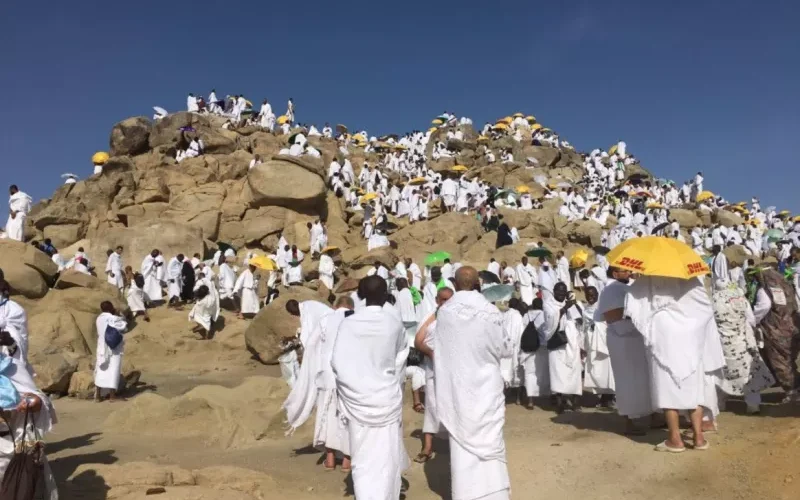 الهلال الاحمر السعودي: 5 نصائح للتعامل مع ضربات الشمس في الحج