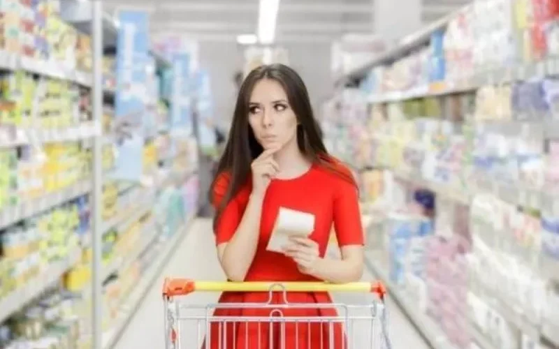 خدعة” تستخدمها المتاجر ومحلات السوبر ماركت لجعل المتسوقين ينفقون أكثر !