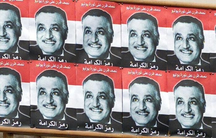 “يقود توك توك..شاهد: شبيه الرئيس الراحل “جمال عبد الناصر” في مصر