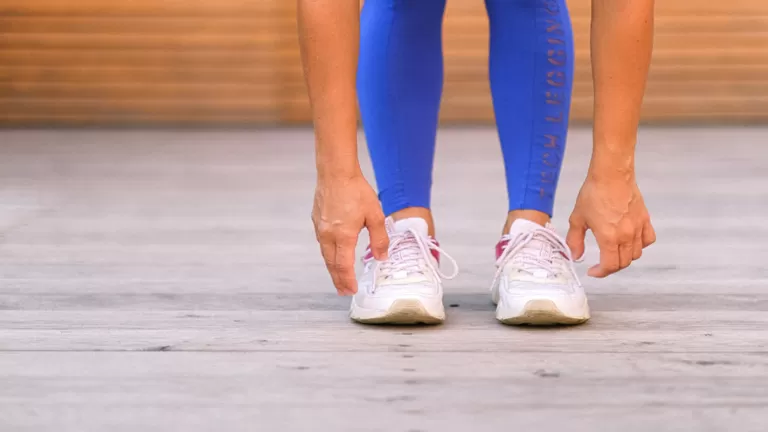 كم عدد الساعات التي يجب عليك ان تقفها كل يوم لتحمي نفسك من هذه الامراض الخطيرة؟