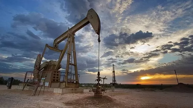 ارتفاع أسعار النفط اليوم في السعودية متاثرة بتراجع الدولار