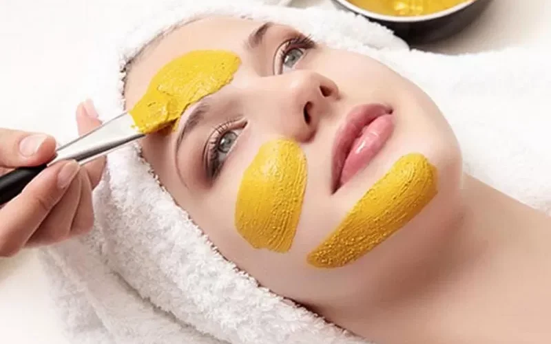 سحر الكركم وتأثيره المباشر على مناطق لا تتوقعها من جسمك عند دلكها به !