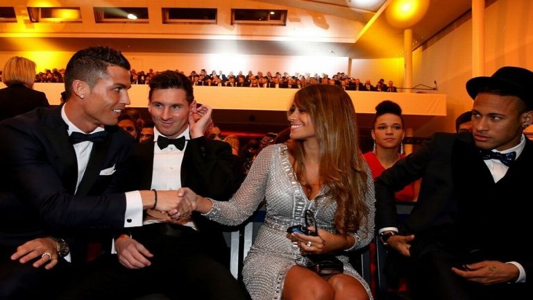 إيطاليا وفرنسا تدرسان خفض رواتب اللاعبين.. كم سيخسر رونالدو ونيمار؟
