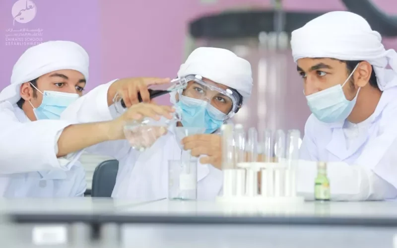 شاهد الهدية الثمينة التي قدمتها حكومة الامارات لكل اولياء أمور الطلاب في مدارس الدولة