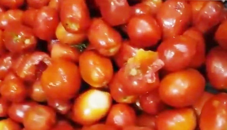 بالفيديو: شاهد كيف يتم تحضير الطعام في مطاعم السعودية (ستصدم لما ستراه وما تاكله)