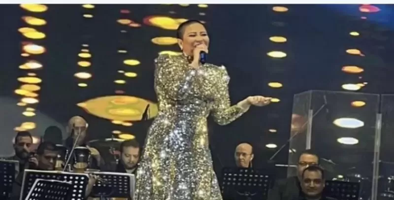 بعد طلاقها .. شيرين استقبلت هذا الشاب الوسيم في بيتها واهدته عطر غالي جداً وهمست في اذنه : بحبك