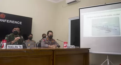 مشاهد مؤلمة من أعماق البحر للغواصة الإندونيسية المنكوبة… صور وفيديو