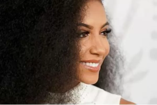 فرق بين الجثة والجسد في صور ملكة جمال امريكا بعد انتحارها والقفز من الطابق التاسع والعشرون بعد ان تركت هذه الرسالة