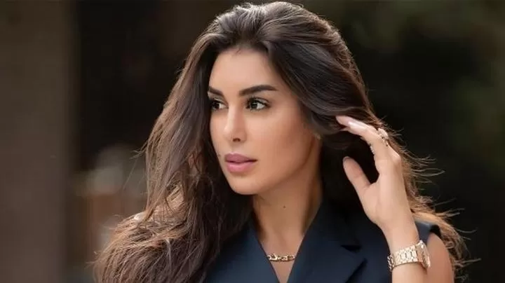 بعد ساعات فقط من طلاقها .. ياسمين صبري تثير جنون ابو هشيمة بهذه الصورة في احضان هذا الوسيم!