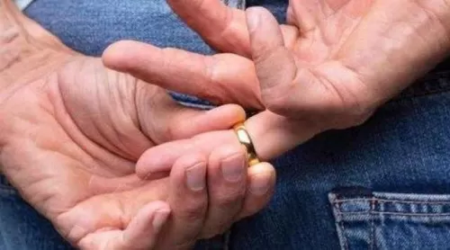 فسخت خطوبتها منه بسبب العيدية.. فكانت ردة فعله صادمة