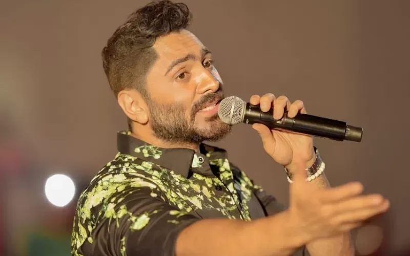 شاهد بالفيديو: تامر حسني ينفجر من الغضب بعد تسريب مقطع لابنته التي اخفاها عن الجمهور بسبب جمالها الأسطوري